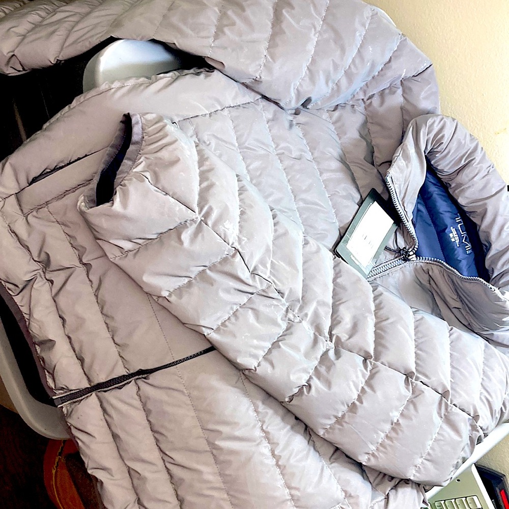 Tumi Silver reflective feather coat with original tags
